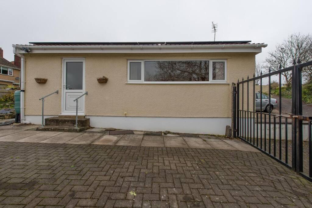 Bristol Self-Catering Studio+Kitchen+Parking Exterior photo